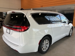 Used 2025  Chrysler Pacifica Select FWD at Maxx Loans near St&period; Adrian&comma; MI