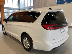 Used 2025  Chrysler Pacifica Select FWD at Maxx Loans near St. Adrian, MI