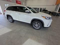 Used 2019  Toyota Highlander V6 AWD &lpar;Natl&rpar; at Maxx Loans near St&period; Adrian&comma; MI