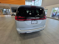 Used 2026  Chrysler Pacifica Limited FWD at Maxx Loans near St&period; Adrian&comma; MI