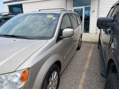 Used 2013 Chrysler Town & Country 4d Wagon Touring at Maxx Loans near St. Adrian, MI