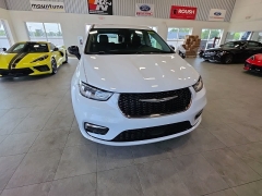 Used 2024  Chrysler Pacifica Touring L FWD at Maxx Loans near St&period; Adrian&comma; MI