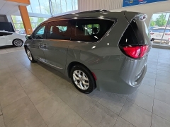Used 2020  Chrysler Pacifica Limited FWD at Maxx Loans near St&period; Adrian&comma; MI