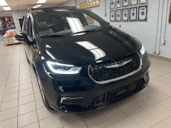 Used 2026  Chrysler Pacifica Limited FWD at Maxx Loans near St&period; Adrian&comma; MI