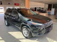 Used 2016 Jeep Cherokee 4WD 4dr Latitude at Suburban Ford of Sterling Heights near Sterling Heights, MI