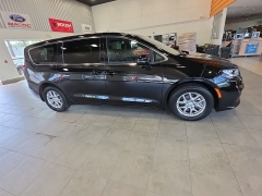 Used 2026  Chrysler Pacifica Select FWD at Maxx Loans near St&period; Adrian&comma; MI