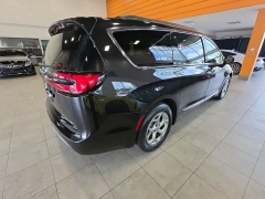 Used 2023  Chrysler Pacifica Limited FWD at Maxx Loans near St&period; Adrian&comma; MI