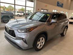 Used 2022 Toyota Highlander LE FWD at Suburban Ford of Sterling Heights near Sterling Heights, MI