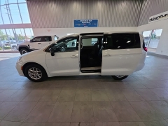 Used 2024  Chrysler Pacifica Touring L FWD at Maxx Loans near St&period; Adrian&comma; MI