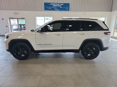 Used 2023  Jeep Grand Cherokee Altitude 4x4 at Maxx Loans near St&period; Adrian&comma; MI