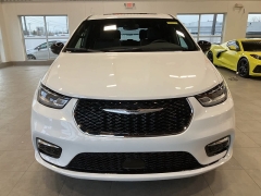 Used 2026  Chrysler Pacifica Limited FWD at Maxx Loans near St. Adrian, MI