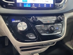 Used 2024  Chrysler Pacifica Touring L FWD at Maxx Loans near St&period; Adrian&comma; MI