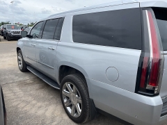 Used 2020 Cadillac Escalade ESV 4d SUV 4WD Luxury at Maxx Loans near St. Adrian, MI