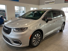  2023 Chrysler Pacifica Hybrid Limited FWD at Maxx Loans near St&period; Adrian&comma; MI
