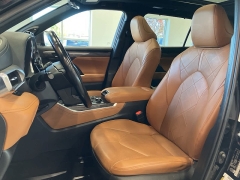 Used 2023  Toyota Highlander AWD (Natl) at Maxx Loans near St. Adrian, MI