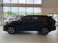 Used 2020 Toyota Highlander 4d SUV AWD XLE at Suburban Ford of Sterling Heights near Sterling Heights, MI