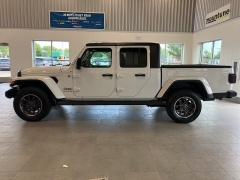 Used 2020 Jeep Gladiator Overland 4x4 at Suburban Ford of Sterling Heights near Sterling Heights, MI