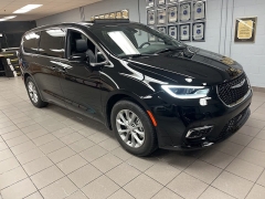 Used 2026  Chrysler Pacifica Limited FWD at Maxx Loans near St&period; Adrian&comma; MI