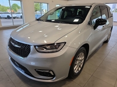 2024 Chrysler Pacifica Touring L FWD at Maxx Loans near St&period; Adrian&comma; MI