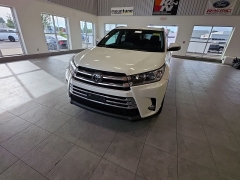 Used 2019  Toyota Highlander V6 AWD &lpar;Natl&rpar; at Maxx Loans near St&period; Adrian&comma; MI