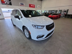 Used 2024  Chrysler Pacifica Touring L FWD at Maxx Loans near St&period; Adrian&comma; MI