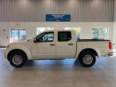 Used 2015  Nissan Frontier 2WD Crew Cab SWB Auto SV at Maxx Loans near St. Adrian, MI