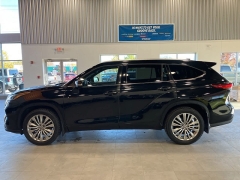 Used 2023  Toyota Highlander AWD (Natl) at Maxx Loans near St. Adrian, MI