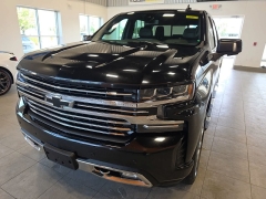 Used 2019  Chevrolet Silverado 1500 4WD Crew Cab 157" High Country at Maxx Loans near St&period; Adrian&comma; MI