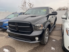 Used 2019  Ram 1500 Classic Express 4x4 Crew Cab 5'7" Box at Maxx Loans near St&period; Adrian&comma; MI