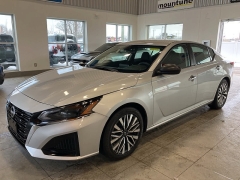 Used 2024  Nissan Altima 2&period;5 SV Sedan at Maxx Loans near St&period; Adrian&comma; MI