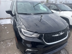 Used 2026  Chrysler Pacifica Select FWD at Maxx Loans near St&period; Adrian&comma; MI