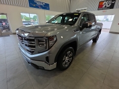 Used 2025  GMC Sierra 1500 4WD Crew Cab 147" SLT at Maxx Loans near St&period; Adrian&comma; MI