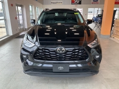 Used 2020 Toyota Highlander 4d SUV AWD XLE at Suburban Ford of Sterling Heights near Sterling Heights, MI