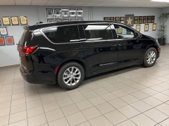 Used 2026  Chrysler Pacifica Limited FWD at Maxx Loans near St&period; Adrian&comma; MI