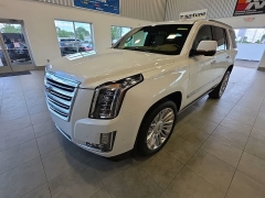 Used 2017  Cadillac Escalade 4d SUV 4WD Platinum at Maxx Loans near St&period; Adrian&comma; MI