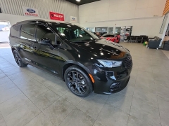 Used 2021  Chrysler Pacifica Limited AWD at Maxx Loans near St&period; Adrian&comma; MI