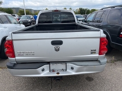 Used 2007 Dodge Dakota 4WD Club Cab SLT at Suburban Ford of Sterling Heights near Sterling Heights, MI