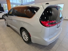 Used 2024  Chrysler Pacifica Touring L FWD at Maxx Loans near St&period; Adrian&comma; MI