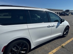 Used 2025  Chrysler Pacifica Limited FWD at Maxx Loans near St&period; Adrian&comma; MI