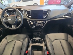 Used 2026  Chrysler Pacifica Select FWD at Maxx Loans near St&period; Adrian&comma; MI