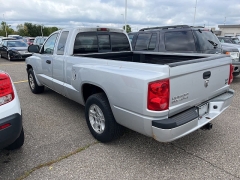 Used 2007 Dodge Dakota 4WD Club Cab SLT at Suburban Ford of Sterling Heights near Sterling Heights, MI