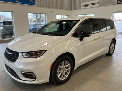 Used 2025 Chrysler Pacifica Select FWD at MaxxLoansUSA near St. Adrian, MI