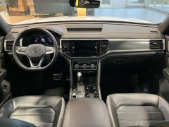 Used 2023  Volkswagen Atlas Cross Sport 3&period;6L V6 SEL Premium R-Line 4MOTION at Maxx Loans near St&period; Adrian&comma; MI