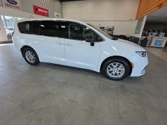 Used 2024  Chrysler Pacifica Touring L FWD at Maxx Loans near St&period; Adrian&comma; MI
