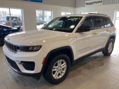 Used 2023  Jeep Grand Cherokee Laredo 4x4 at Maxx Loans near St&period; Adrian&comma; MI