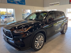 Used 2023  Toyota Highlander AWD (Natl) at Maxx Loans near St. Adrian, MI