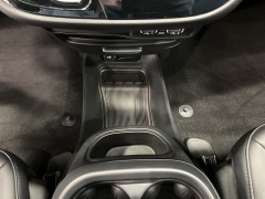 Used 2025  Chrysler Pacifica Select FWD at Maxx Loans near St. Adrian, MI