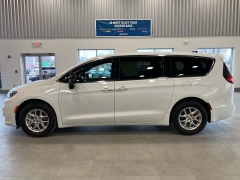 Used 2025  Chrysler Pacifica Select FWD at Maxx Loans near St. Adrian, MI
