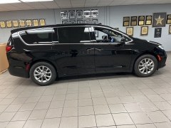 Used 2026  Chrysler Pacifica Limited FWD at Maxx Loans near St&period; Adrian&comma; MI