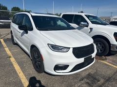 Used 2025  Chrysler Pacifica Limited FWD at Maxx Loans near St&period; Adrian&comma; MI